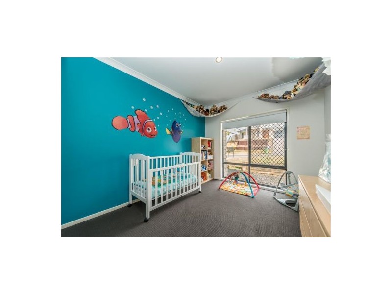 3 Charles Glen St, Daisy Hill QLD 4127