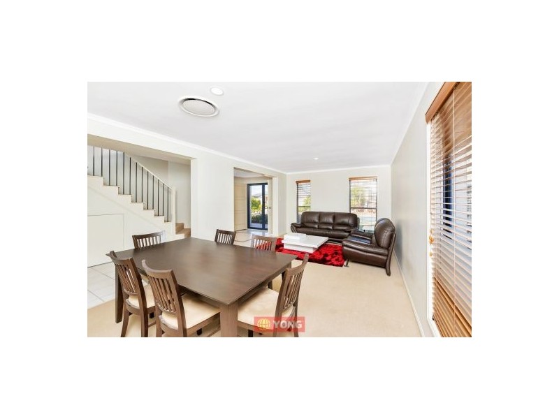 8 Lancaster Circuit, Stretton QLD 4116