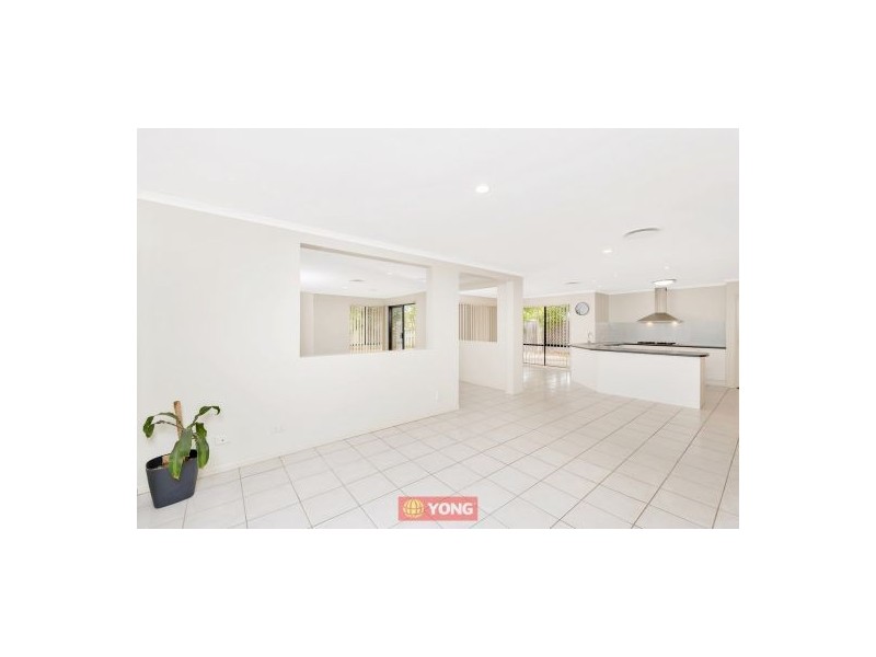 8 Lancaster Circuit, Stretton QLD 4116
