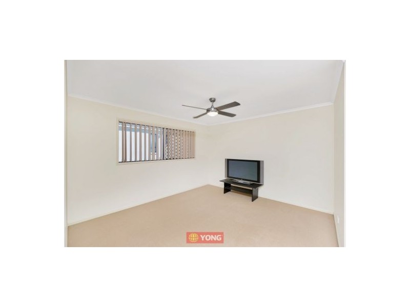 8 Lancaster Circuit, Stretton QLD 4116