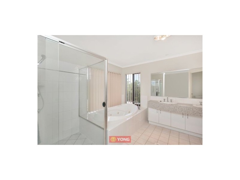 8 Lancaster Circuit, Stretton QLD 4116