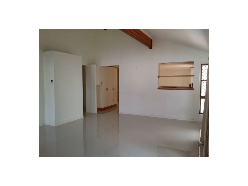 4 Saffron St, Robertson QLD 4109