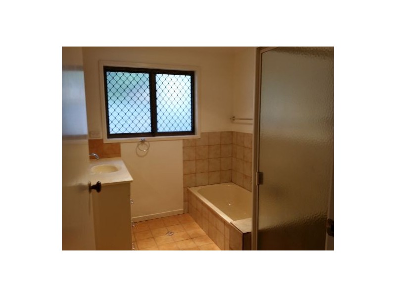 4 Saffron St, Robertson QLD 4109