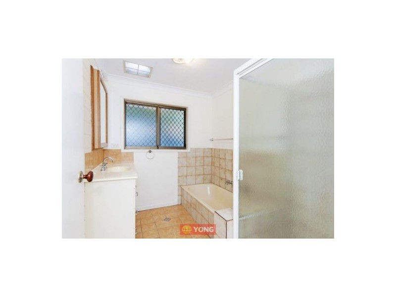 4 Saffron St, Robertson QLD 4109