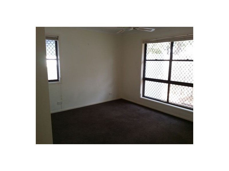 4 Saffron St, Robertson QLD 4109