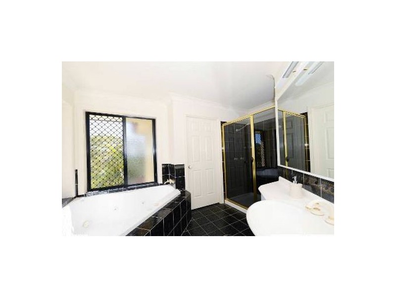 1 Argoon St, Carindale QLD 4152