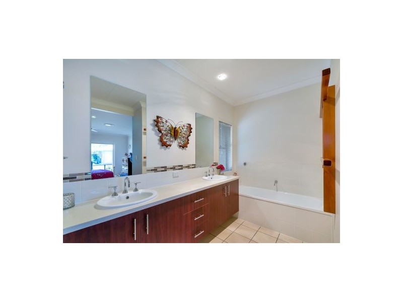 241 Teviot Rd, Carbrook QLD 4130