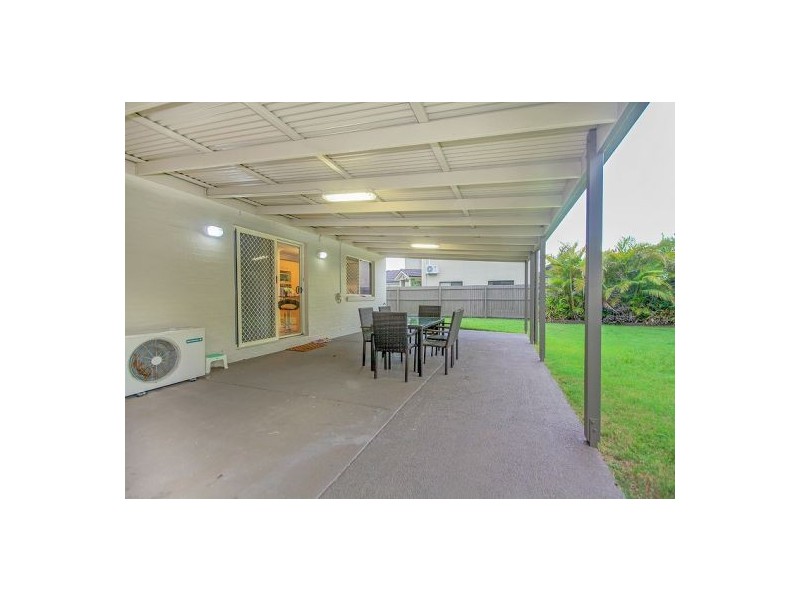 27 Karajini Cres, Parkinson QLD 4115