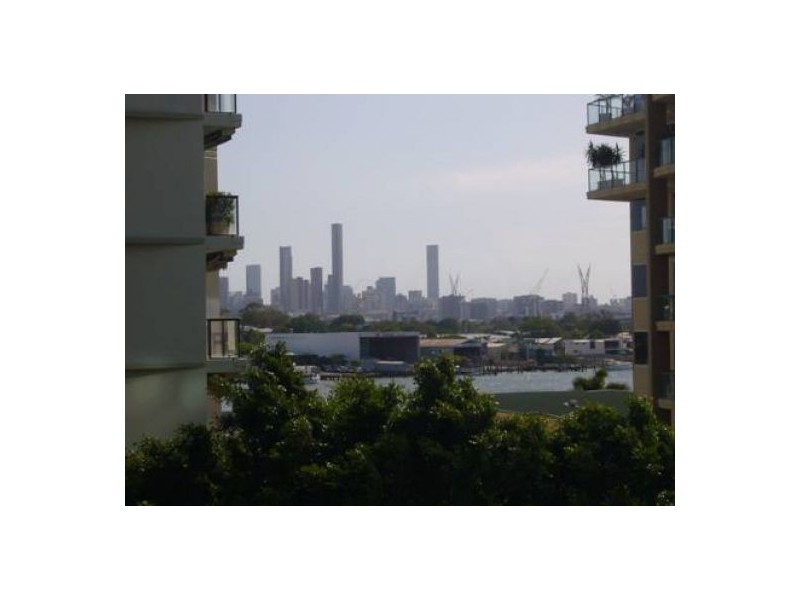 10412/8 Harbour Rd, Hamilton QLD 4007