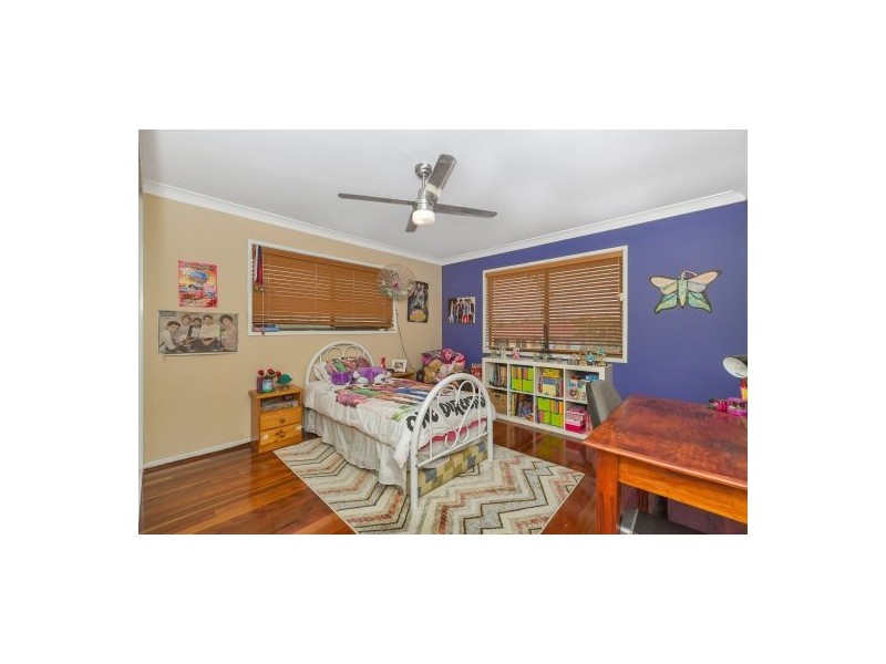 23 Nevern St, Macgregor QLD 4109
