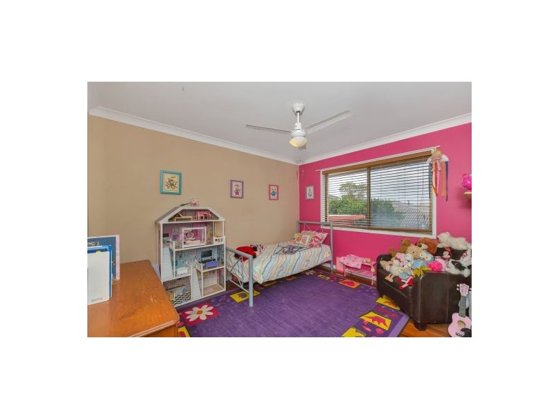 23 Nevern St, Macgregor QLD 4109