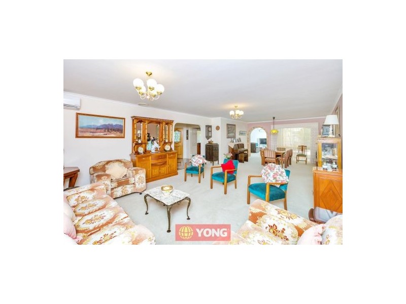 11 Lindfield Circuit, Robertson QLD 4109