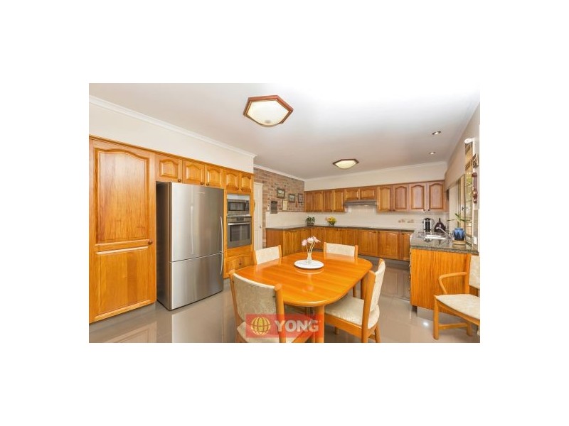 11 Lindfield Circuit, Robertson QLD 4109