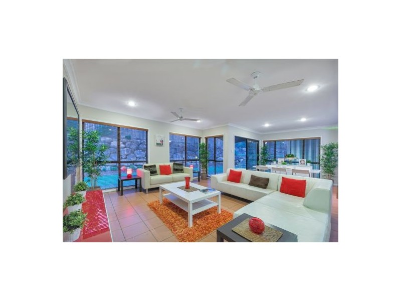 16 Wattle Cl, Mackenzie QLD 4156