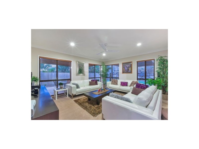 16 Wattle Cl, Mackenzie QLD 4156
