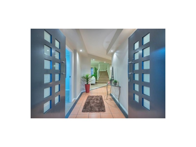 16 Wattle Cl, Mackenzie QLD 4156