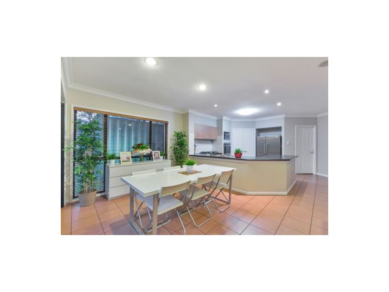16 Wattle Cl, Mackenzie QLD 4156