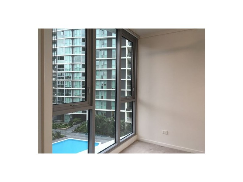 10403/8. HARBOUR. ROAD, Hamilton QLD 4007