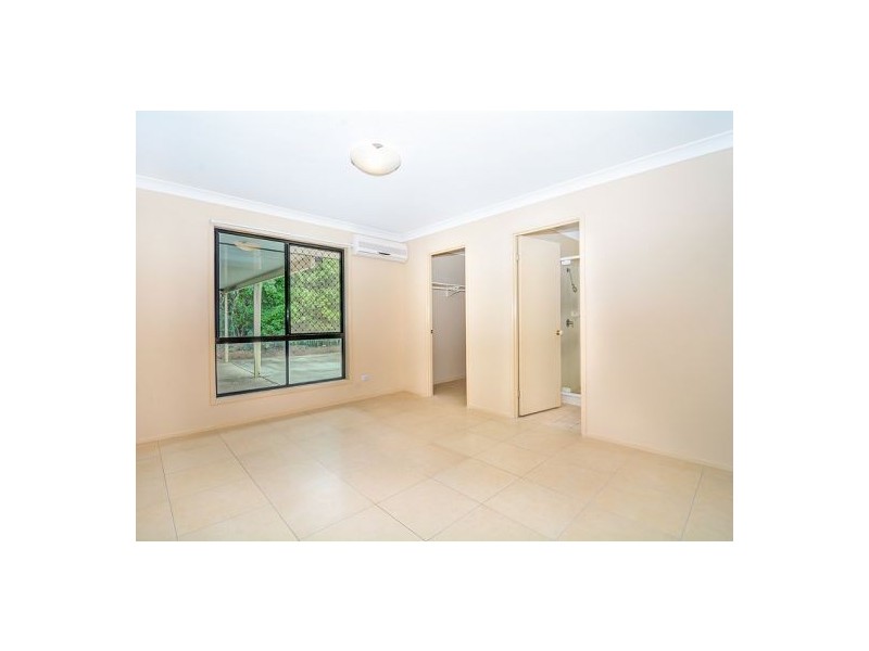 6 Great Ct, Regents Park QLD 4118