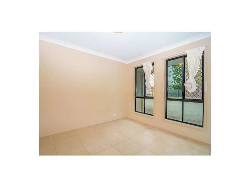 6 Great Ct, Regents Park QLD 4118
