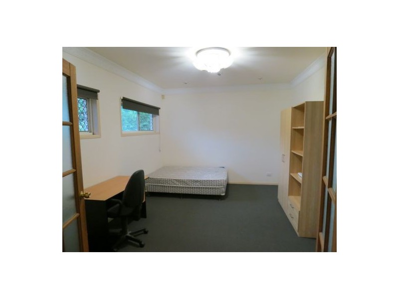 38 Mains Rd, Sunnybank QLD 4109