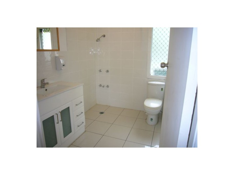 72. Meadow Ave, Coopers Plains QLD 4108