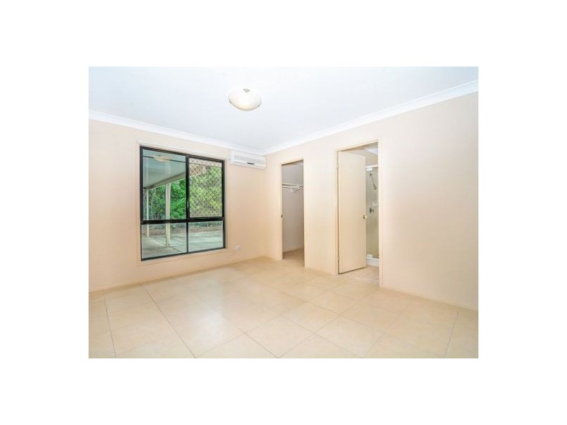 6 Great Ct, Regents Park QLD 4118