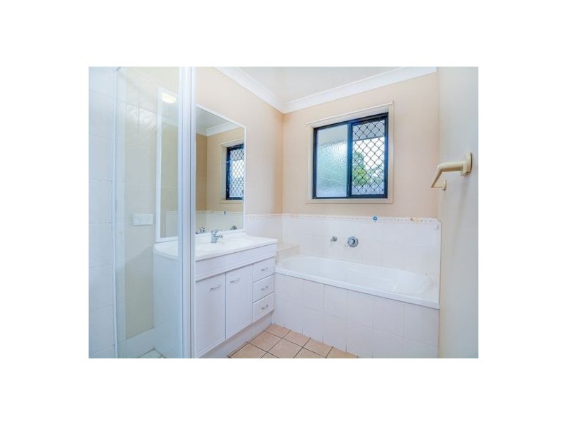 6 Great Ct, Regents Park QLD 4118