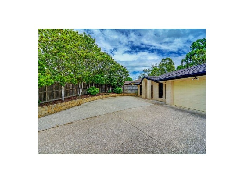 6 Great Ct, Regents Park QLD 4118