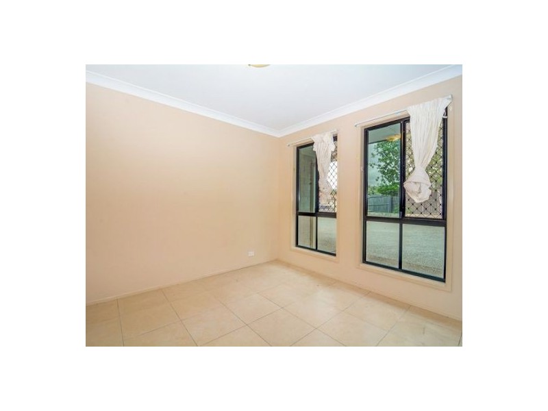 6 Great Ct, Regents Park QLD 4118