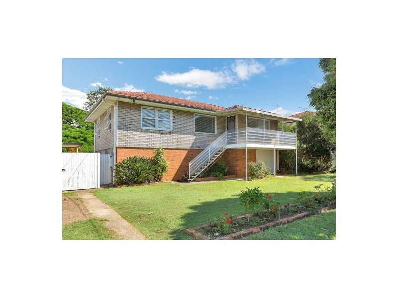 7 Blakeney St, Woody Point QLD 4019