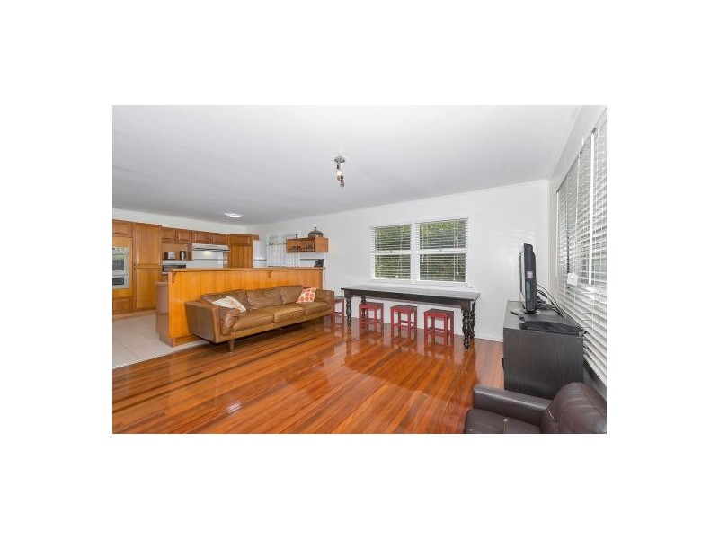 7 Blakeney St, Woody Point QLD 4019