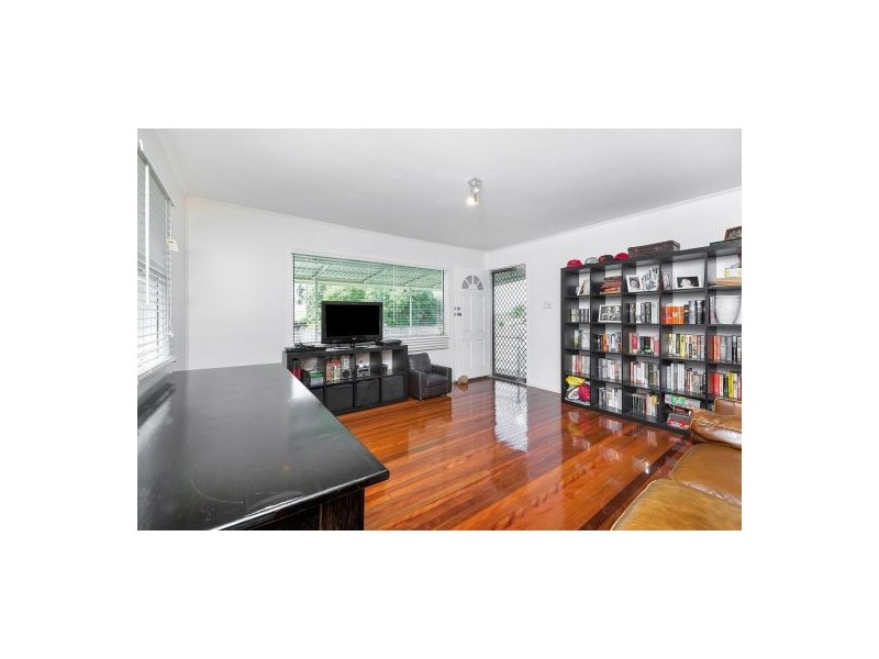 7 Blakeney St, Woody Point QLD 4019