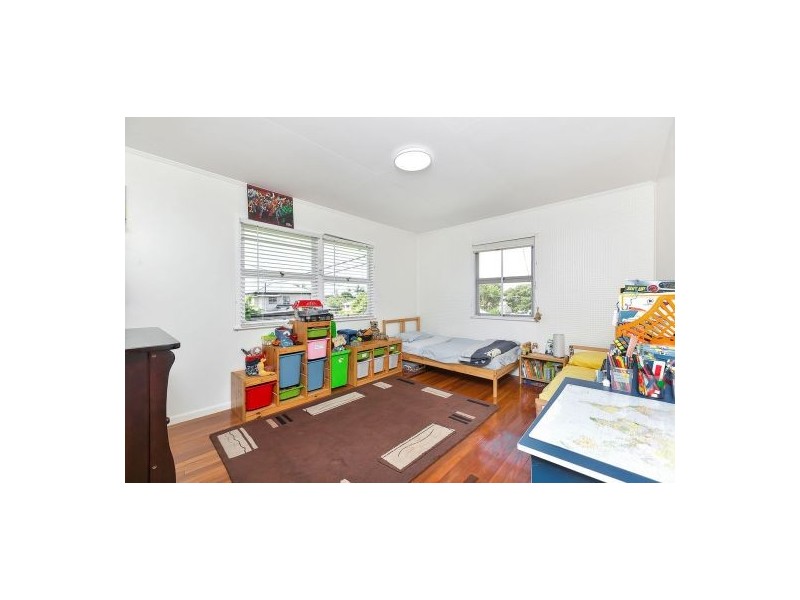 7 Blakeney St, Woody Point QLD 4019