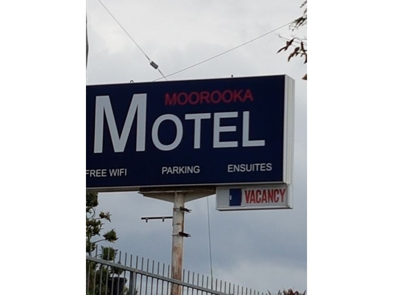 2 HELLES ST, Moorooka QLD 4105