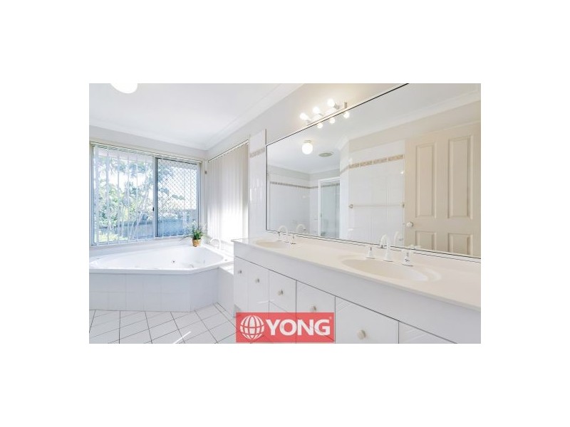 16 Kakirra Pl, Eight Mile Plains QLD 4113