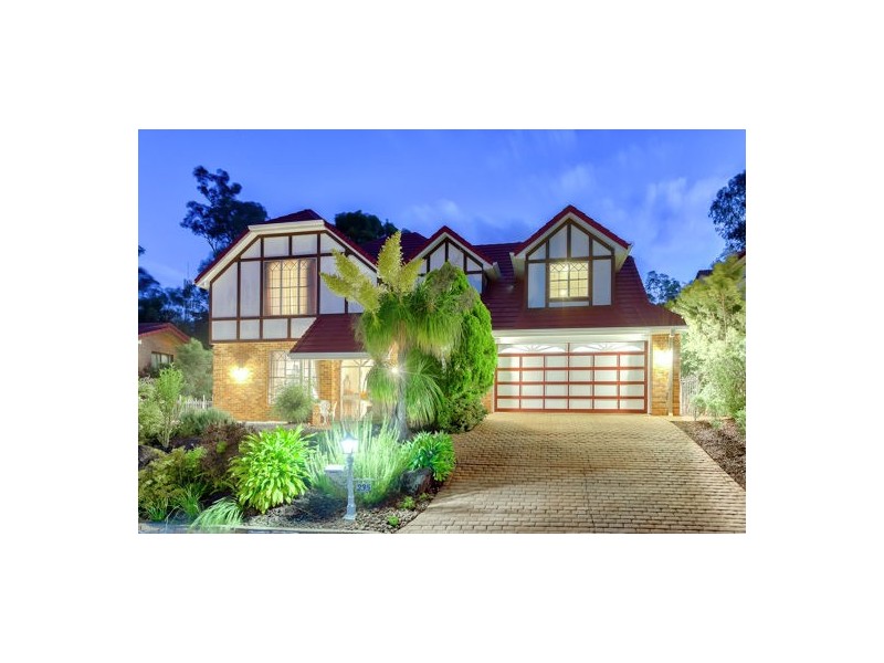 235 Mt Ommaney Drive, Mount Ommaney QLD 4074