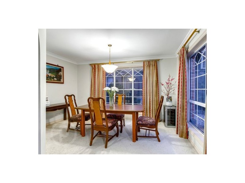 235 Mt Ommaney Drive, Mount Ommaney QLD 4074