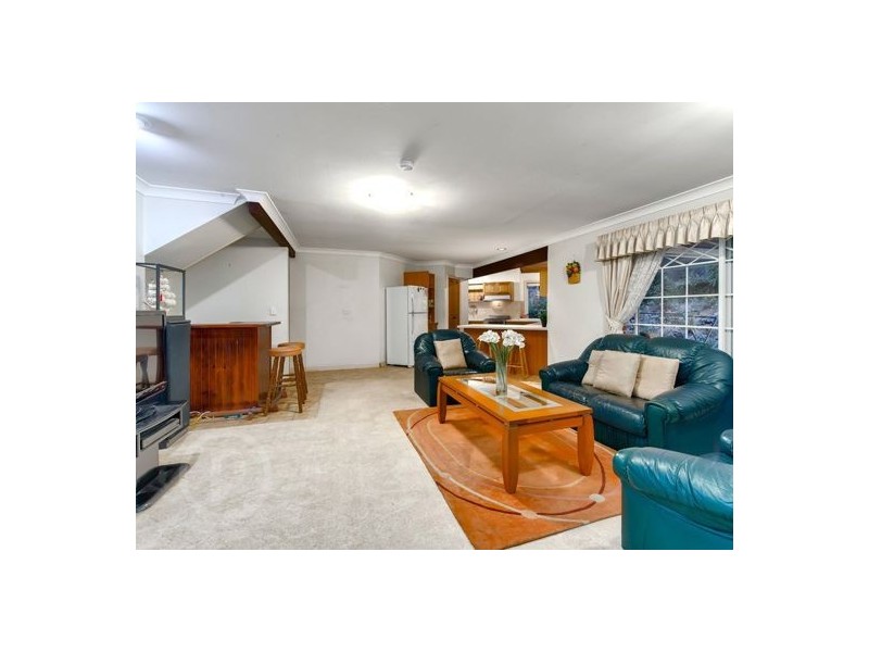 235 Mt Ommaney Drive, Mount Ommaney QLD 4074