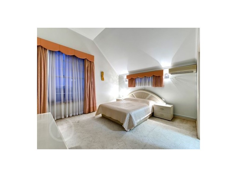 235 Mt Ommaney Drive, Mount Ommaney QLD 4074