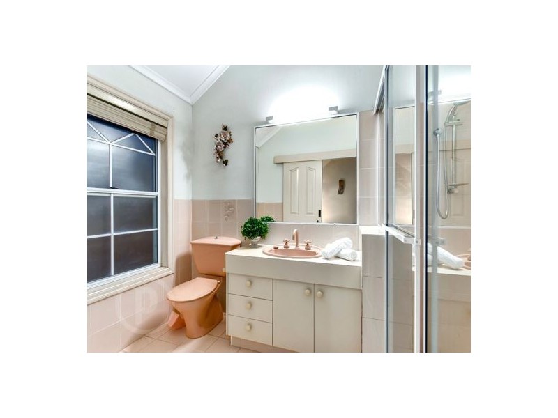 235 Mt Ommaney Drive, Mount Ommaney QLD 4074