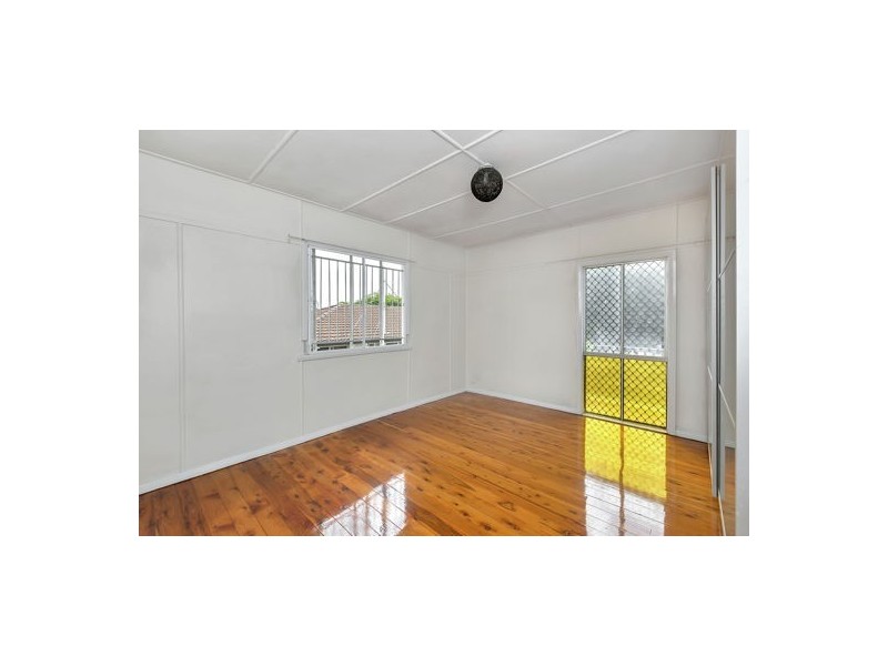 19 Bernays Road, Wynnum West QLD 4178