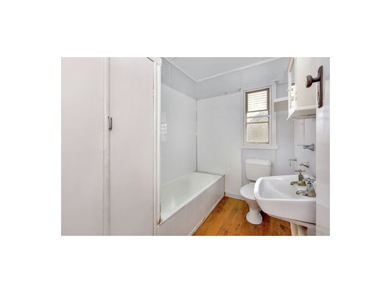 19 Bernays Road, Wynnum West QLD 4178