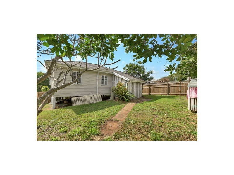 19 Bernays Road, Wynnum West QLD 4178