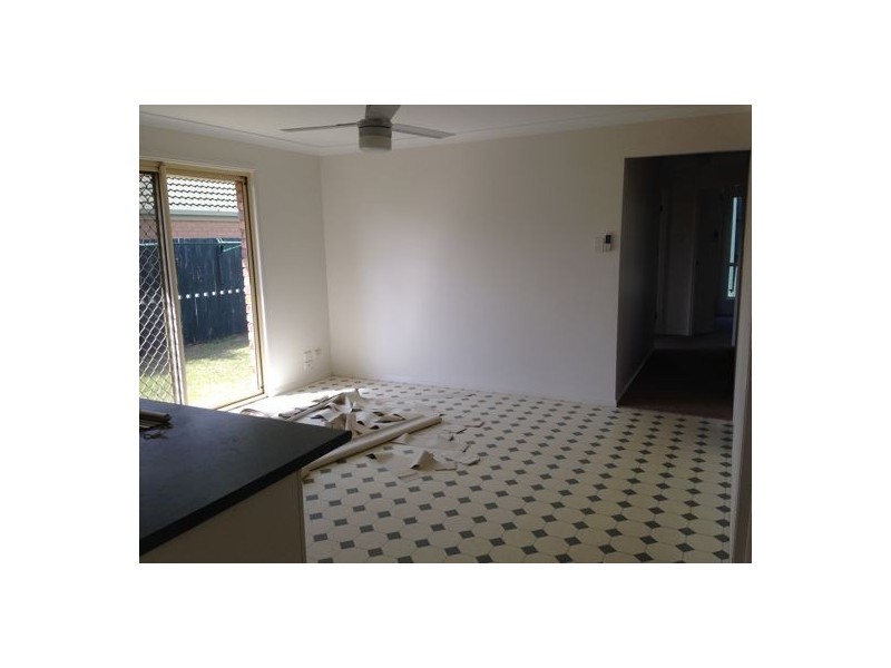 5 Robinson Cres., Runcorn QLD 4113