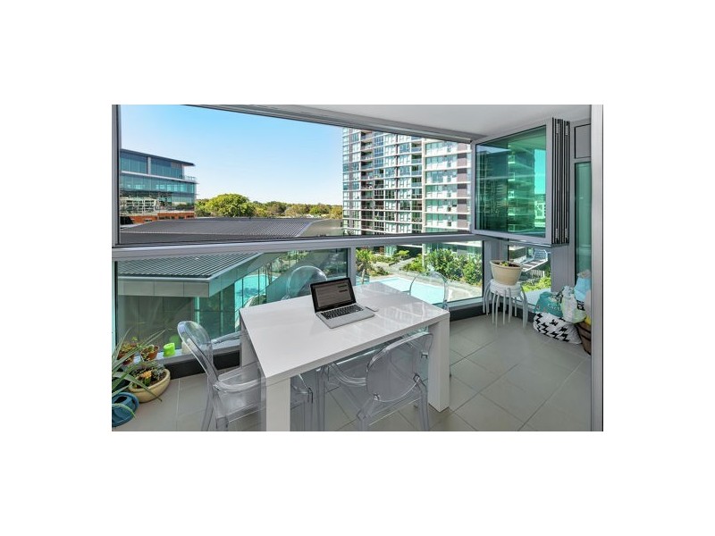 10403/8 Harbour Road, Hamilton QLD 4007