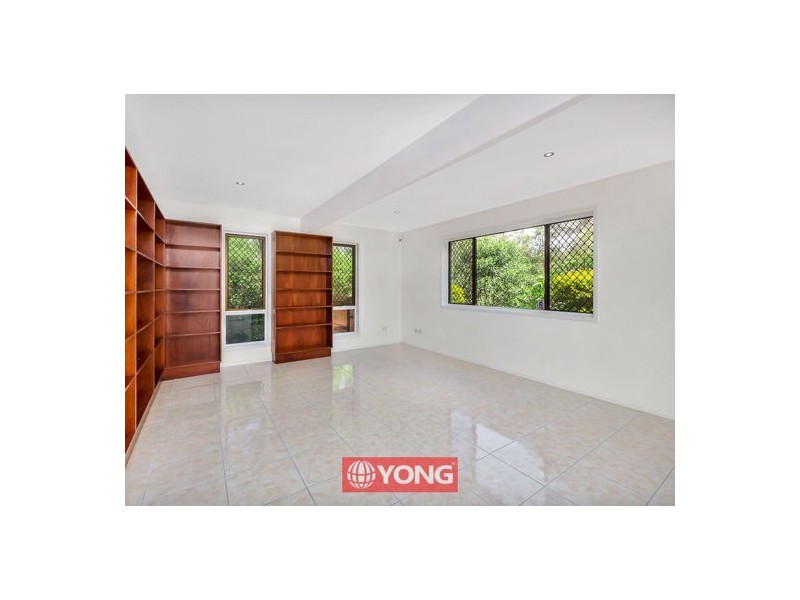 21 Freesia St, Macgregor QLD 4109