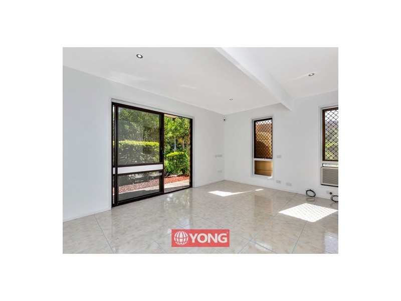 21 Freesia St, Macgregor QLD 4109