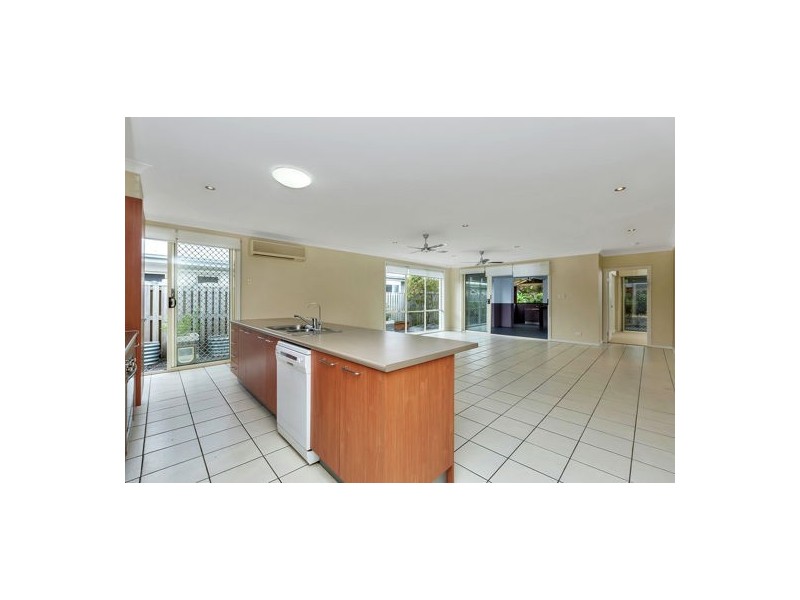 6 Nalbaugh Lane, Parkinson QLD 4115