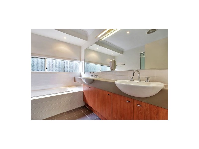 6 Nalbaugh Lane, Parkinson QLD 4115